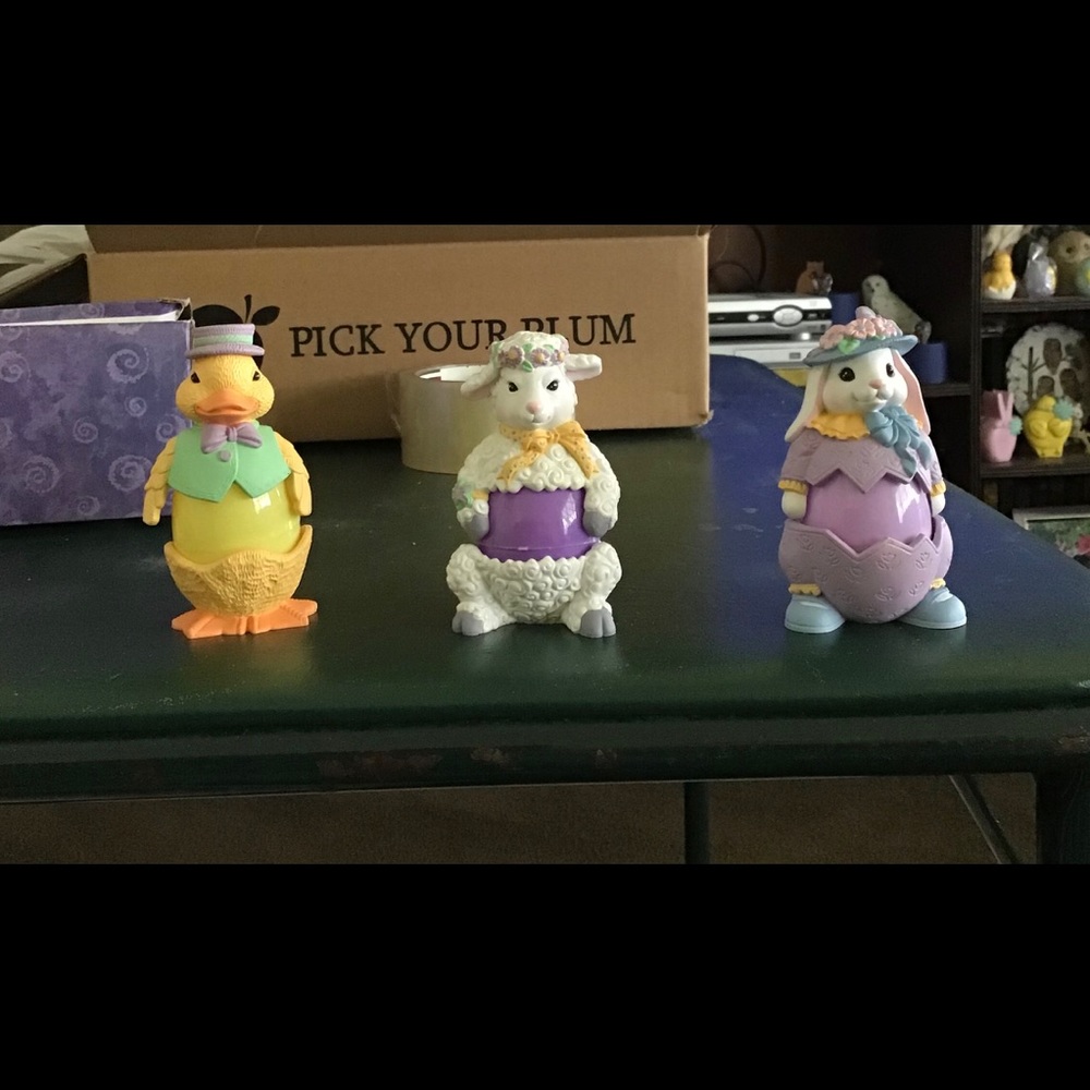 1997 Avon set of Easter egg holders